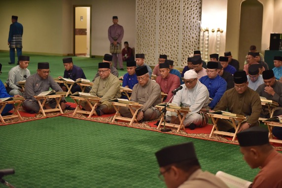 MINISTRY OF DEFENCE AND THE ROYAL BRUNEI ARMED FORCES PARTICIPATED IN THE NIGHTLY TADARUS AL-QUR’AN FUNCTION AT ISTANA NURUL IMAN 1444 HIJRAH / 2023 MASIHI
