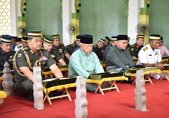 MINISTRY OF DEFENCE AND ROYAL BRUNEI ARMED FORCES HELD A SURAH YAASIN AND TAHLIL EVENT AT THE ROYAL MAUSOLEUM