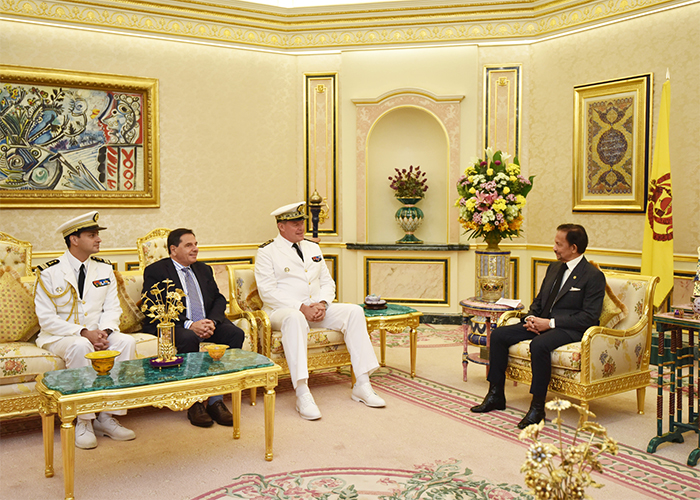 HIS MAJESTY THE SULTAN AND YANG DI-PERTUAN OF BRUNEI DARUSSALAM RECEIVES IN AUDIENCE THE COMMANDER OF ARMED FORCES IN FRENCH POLYNESIA, COMMANDER OF THE PACIFIC EXPERIMENTAL CENTER, COMMANDER OF THE PACIFIC OCEAN AND FRENCH POLYNESIAN MARITIME ZONES