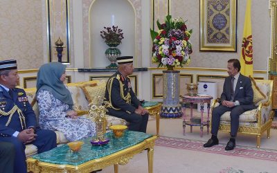 HIS MAJESTY THE SULTAN AND YANG DI-PERTUAN OF BRUNEI DARUSSALAM RECEIVES IN AUDIENCE THE CHIEF OF DEFENCE FORCE OF THE MALAYSIAN ARMED FORCES