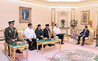 HIS MAJESTY THE SULTAN AND YANG DI-PERTUAN OF BRUNEI DARUSSALAM RECEIVES IN AUDIENCE THE SECRETARY OF NATIONAL DEFENSE OF THE REPUBLIC OF THE PHILIPPINES