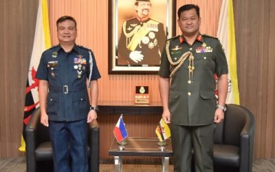 RBAF COMMANDER RECEIVES A PLAQUE OF APPRECIATION FROM THE CHIEF OF STAFF OF THE ARMED FORCES OF THE PHILIPPINES