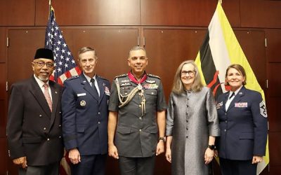 DEPUTY COMMANDER OF THE ROYAL BRUNEI ARMED FORCES RECEIVES THE LEGION OF MERIT AWARD