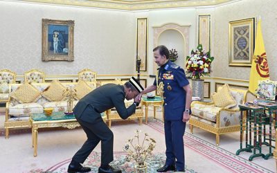HIS MAJESTY THE SULTAN AND YANG DI-PERTUAN OF BRUNEI DARUSSALAM RECEIVES IN AUDIENCE THE CHIEF OF DEFENCE FORCE, MALAYSIAN ARMED FORCES