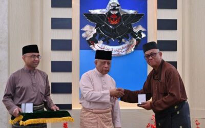 48 MINISTRY OF DEFENCE CIVIL SERVANTS RECEIVE LONG SERVICE MEDALS (P.K.L)