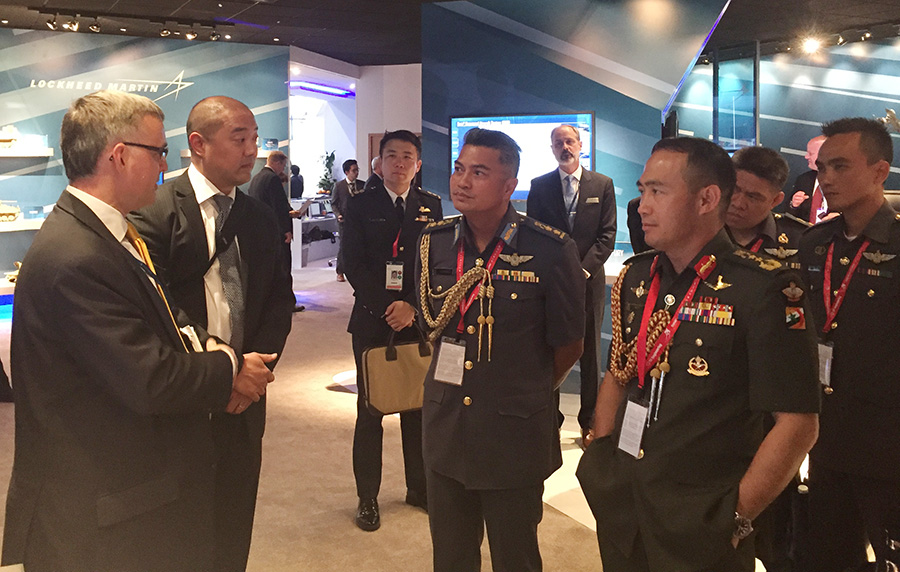 RBAF COMMANDER ATTENDS THE FIFTH SINGAPORE AIRSHOW 2016