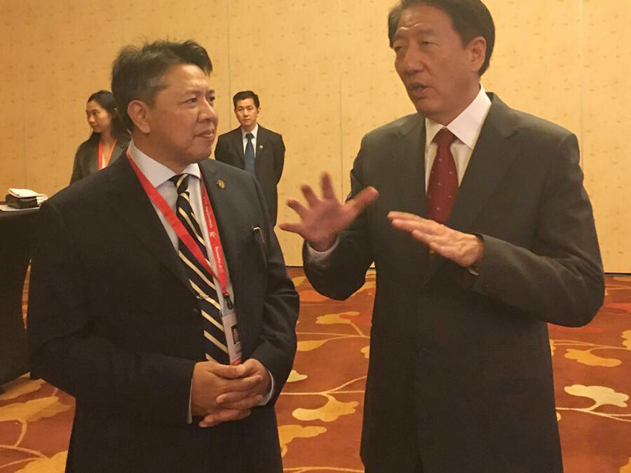 ​DEPUTY MINISTER OF DEFENCE VISITS SINGAPORE AIRSHOW 2016