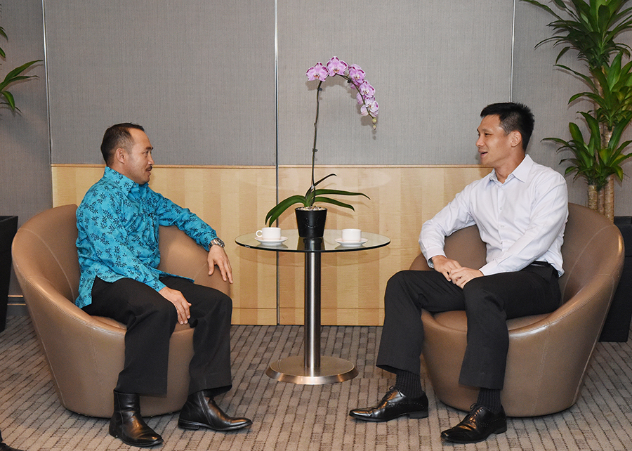 RBAF COMMANDER CALLS ON CHIEF OF DEFENCE SINGAPORE