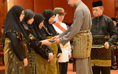 636 DIKURNIAKAN PINGAT KEHORMATAN NEGARA
