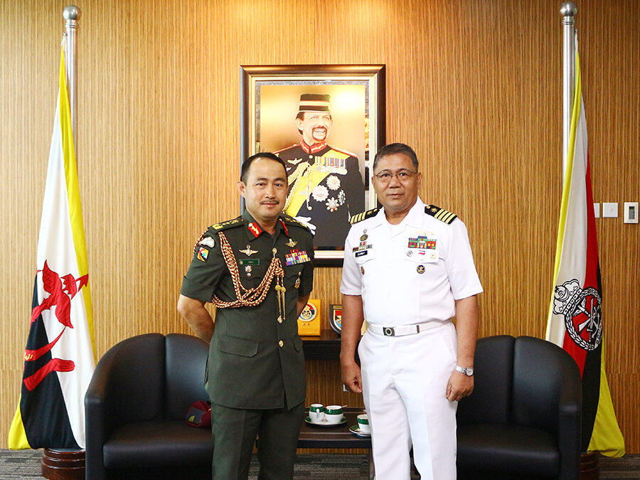 COURTESY CALL BY DEPUTY COMMANDER, FLEET MARINE READY FORCE AND NAVAL TASK FORCE 80