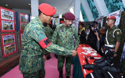 KDYMM BERKENAN BERANGKAT KE PAMERAN STATIK DI SEKOLAH PEGAWAI KADET