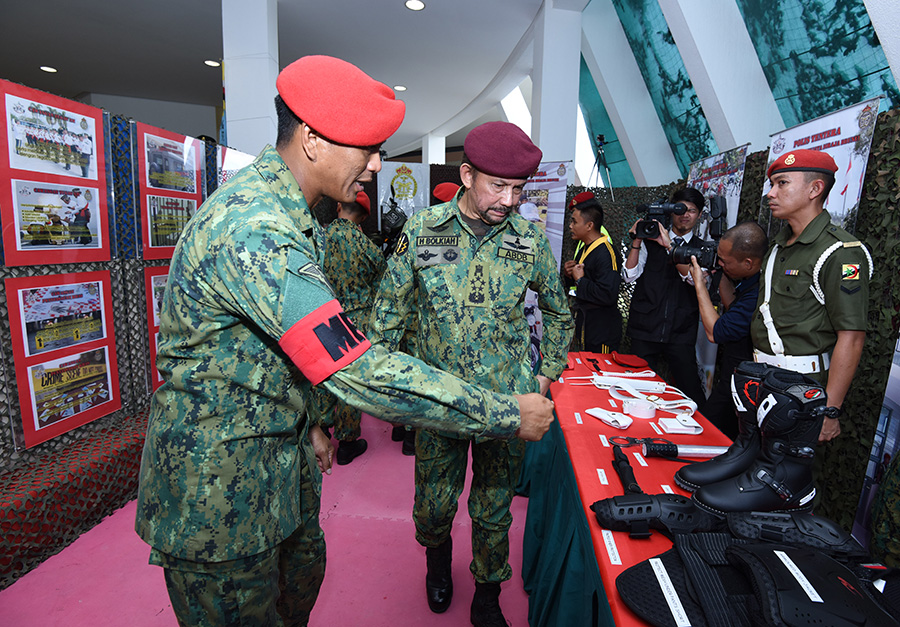 KDYMM BERKENAN BERANGKAT KE PAMERAN STATIK DI SEKOLAH PEGAWAI KADET