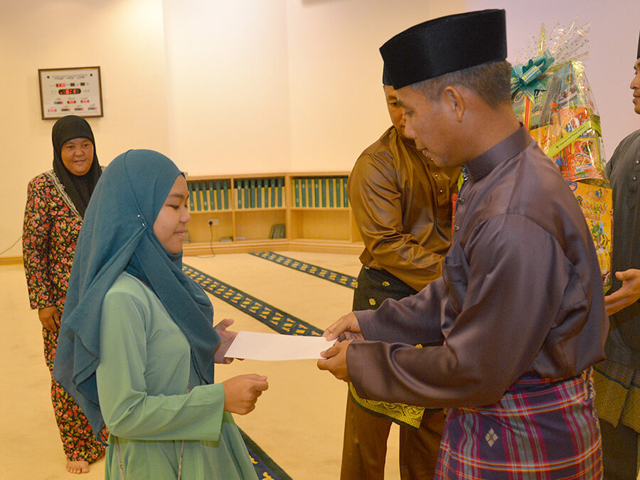 BERSUNGKAI BERSAMA MANTAN-MANTAN FSM/RSM BOLKIAH GARISON & PENYERAHAN DERMA ANAK-ANAK YATIM