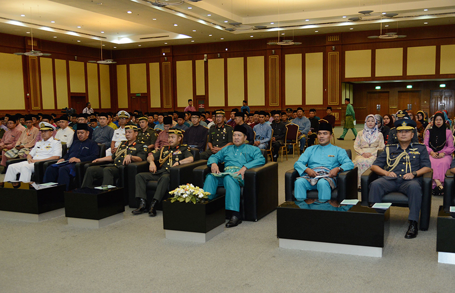 158 MINDEF OFFICERS AND STAFFS RECEIVE LONG SERVICE MEDAL (PKL) HONORARY AWARDS