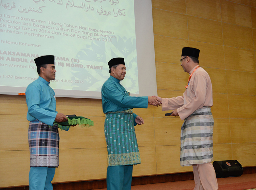 158 MINDEF OFFICERS AND STAFFS RECEIVE LONG SERVICE MEDAL (PKL) HONORARY AWARDS