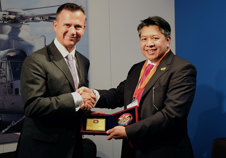 DEPUTY MINISTER OF DEFENCE ATTENDS FARNBOROUGH INTERNATIONAL AIRSHOW