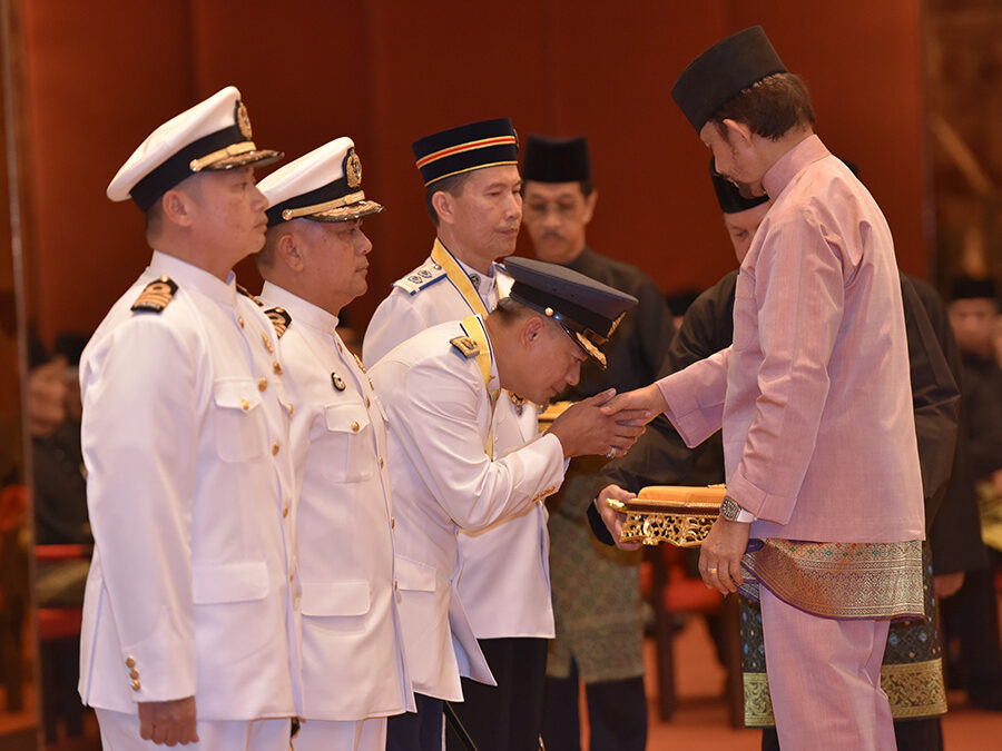 HIS MAJESTY BESTOWS STATE DECORATIONS TO MINDEF & RBAF  OFFICERS AND PERSONNEL