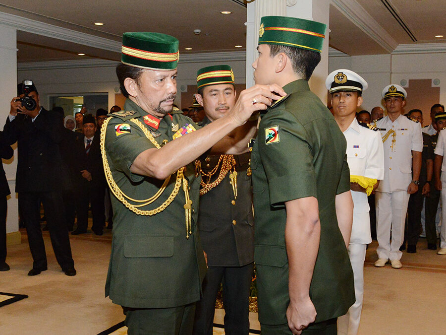 HIS MAJESTY THE SULTAN AND YANG DI-PERTUAN OF BRUNEI DARUSSALAM GRANTS RANK INSIGNIA OF ACTING CAPTAIN TO HIS ROYAL HIGHNESS  LIEUTENANT PRINCE ‘ABDUL MATEEN