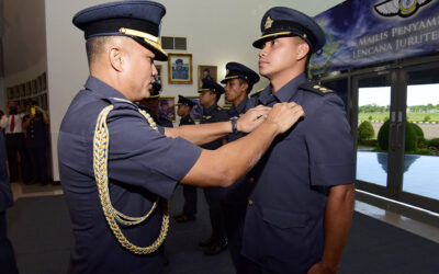 FOUR RBAirF OFFICERS RECEIVE THEIR WINGS