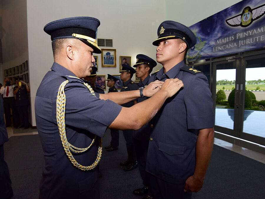 FOUR RBAirF OFFICERS RECEIVE THEIR WINGS