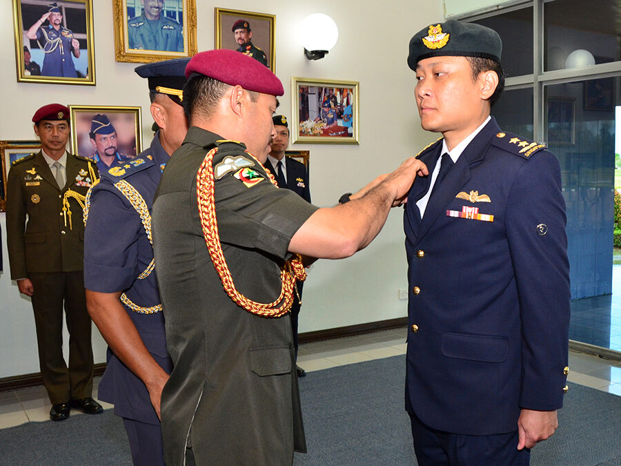 HONORARY PILOT WING AWARDED TO SINGAPORE CHIEF OF AIR FORCE