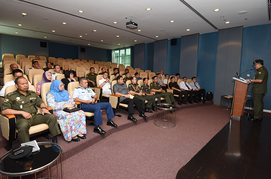 MINDEF CONDUCTS HEALTH, SAFETY AND ENVIRONMENT (HSE) FAMILIARISATION COURSE FOR SENIOR EXECUTIVES