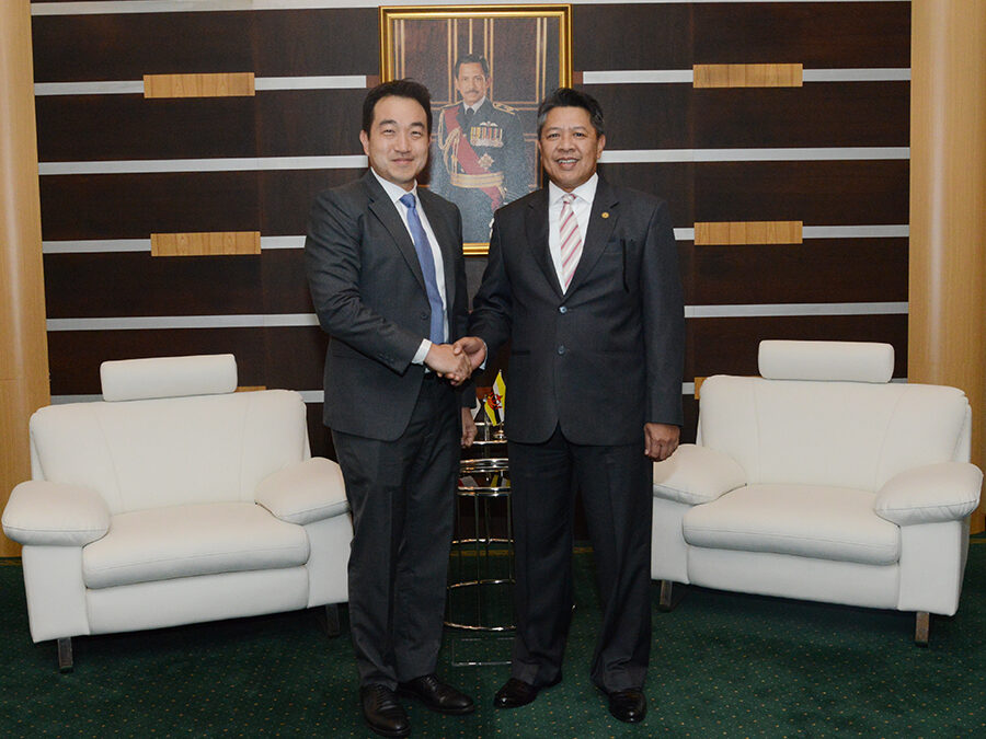 SAF DELEGATION CONDUCTS VISIT TO MINDEF TO BOOST MILITARY TIES