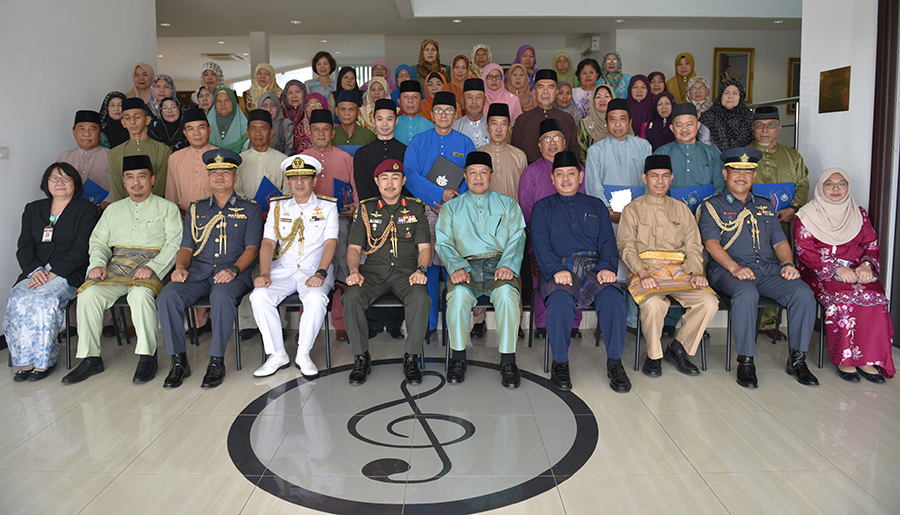 APPRECIATION CEREMONY FOR THE CIVIL SERVICE RETIREES AND OUTSTANDING EMPLOYEES AWARDS 2016 OF THE MINISTRY OF DEFENCE