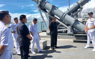 MINISTRY OF DEFENCE DELEGATION BOARDS THE USS CORONADO