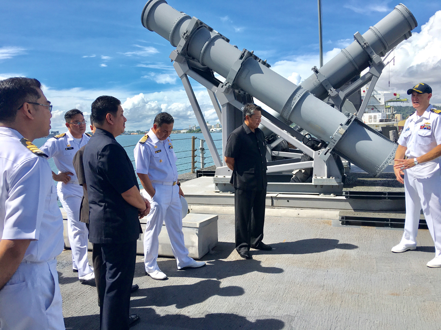 MINISTRY OF DEFENCE DELEGATION BOARDS THE USS CORONADO
