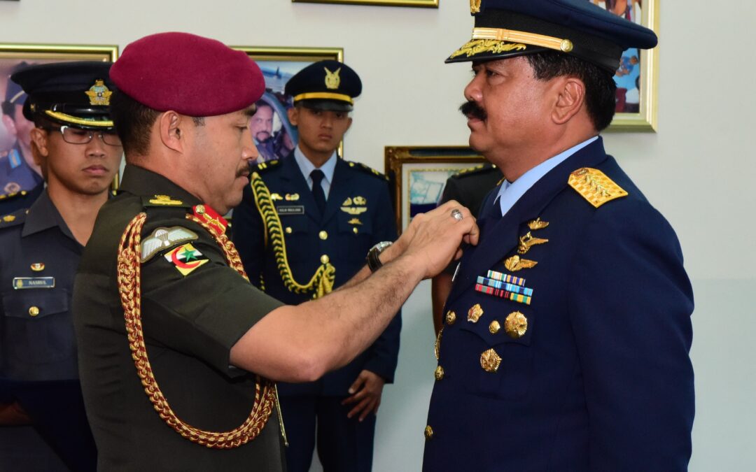 CHIEF OF STAFF OF INDONESIAN AIR FORCE AWARDED THE RBAirF HONORARY PILOT WING