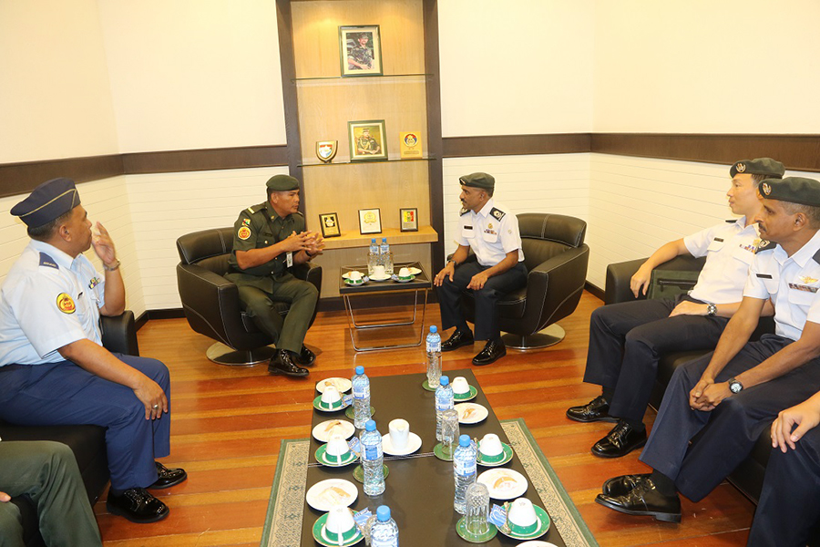 SENIOR WARRANT OFFICER EXCHANGE PROGRAMME 2016/2017 BETWEEN ROYAL BRUNEI AIR FORCE AND REPUBLIC OF SINGAPORE AIR FORCE