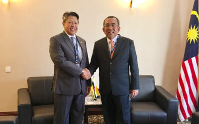 DEPUTY MINISTER OF DEFENCE ATTENDS THE 14TH EDITION OF LANGKAWI INTERNATIONAL MARITIME & AEROSPACE EXHIBITION 2017