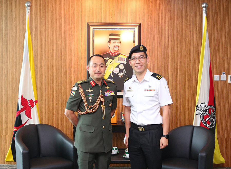 RBAF COMMANDER RECEIVES COURTESY CALL FROM SINGAPORE ARMED FORCES CHIEF MEDICAL CORP