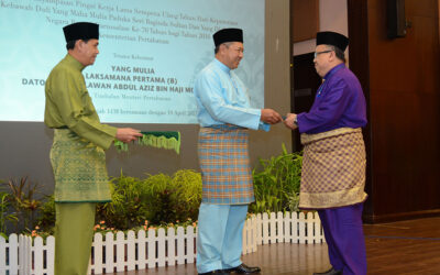 126 MINDEF OFFICERS AND STAFFS RECEIVE LONG SERVICE MEDAL (PKL) HONORARY AWARDS