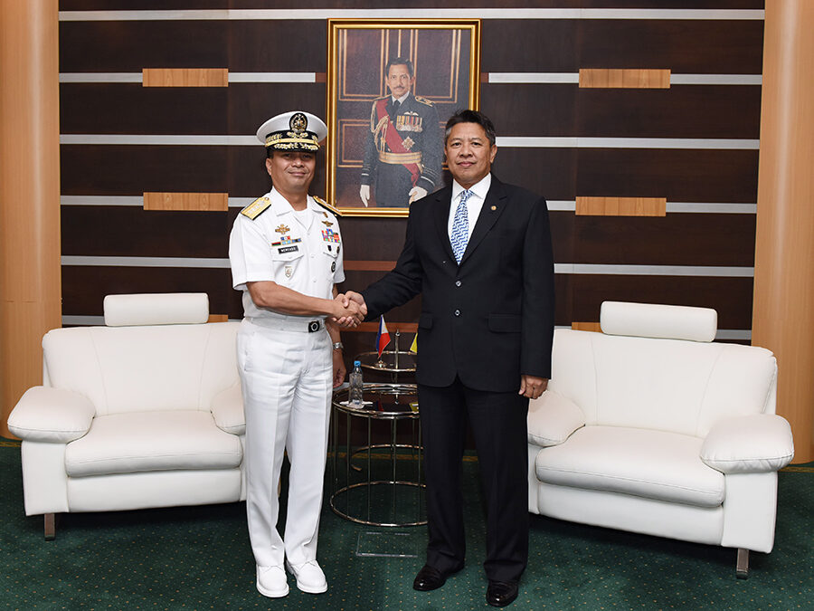 DEPUTY MINISTER OF DEFENCE RECEIVES INTRODUCTORY CALL FROM FLAG OFFICER IN COMMAND OF THE PHILIPPINE NAVY