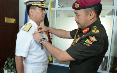 FLAG OFFICER IN COMMAND, PHILIPPINE NAVY AWARDED THE ROYAL BRUNEI NAVY COMMAND BADGE