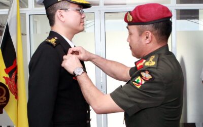 CHIEF OF NAVY, REPUBLIC OF SINGAPORE NAVY, AWARDED THE ROYAL BRUNEI NAVY COMMAND BADGE