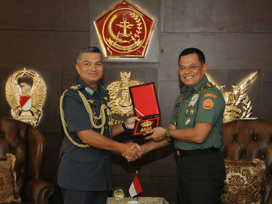 ROYAL BRUNEI AIR FORCE COMMANDER MAKES INTRODUCTORY VISIT TO INDONESIA