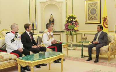 HIS MAJESTY THE SULTAN AND YANG DI-PERTUAN OF BRUNEI DARUSSALAM RECEIVES IN AUDIENCE THE DEPUTY CHIEF OF THE GENERAL STAFF AND COLONEL COMMANDANT BRIGADE OF GURKHAS OF THE UNITED KINGDOM