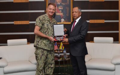COURTESY CALL BY COMMANDER, LOGISTICS GROUP WESTERN PACIFIC (COMLOG WESTPAC)