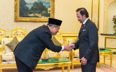 HIS MAJESTY THE SULTAN AND YANG DI-PERTUAN OF BRUNEI DARUSSALAM RECEIVES IN AUDIENCE THE MINISTER OF DEFENCE OF MALAYSIA