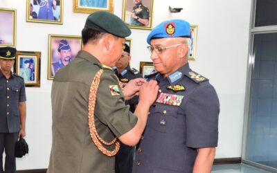CHIEF OF ROYAL MALAYSIAN AIR FORCE RECEIVES THE RBAirF HONORARY PILOT WING