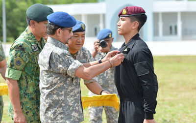 HIS MAJESTY THE SULTAN AND YANG DI-PERTUAN OF BRUNEI DARUSSALAM ATTENDED THE CLOSING CEREMONY AND THE PRESENTATION OF AIRBORNE AND FREEFALL BADGES