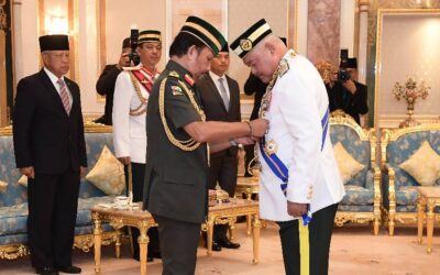 ​HIS MAJESTY THE SULTAN AND YANG DI-PERTUAN OF BRUNEI DARUSSALAM CONFERS A STATE DECORATION TO CHIEF OF DEFENCE FORCE, MALAYSIAN ARMED FORCES