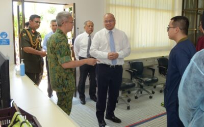WORKING VISIT TO LABORATORY BY SECOND MINISTER OF DEFENCE AND MINISTER OF HEALTH