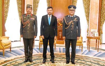 HIS ROYAL HIGHNESS THE CROWN PRINCE RECEIVES IN AUDIENCE THE OUTGOING AND NEWLY APPOINTED RBAF COMMANDER
