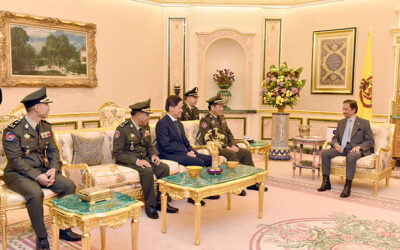 HIS MAJESTY THE SULTAN AND YANG DI-PERTUAN OF BRUNEI DARUSSALAM RECEIVES IN AUDIENCE THE COMMANDER-IN-CHIEF OF THE ROYAL CAMBODIAN ARMED FORCES