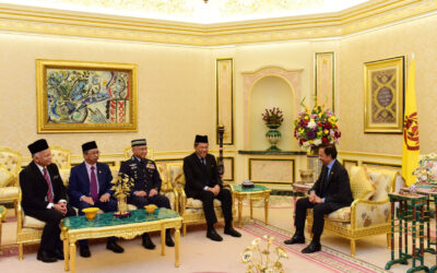 HIS MAJESTY THE SULTAN AND YANG DI-PERTUAN OF BRUNEI DARUSSALAM RECEIVES IN AUDIENCE THE MINISTER OF DEFENCE OF MALAYSIA