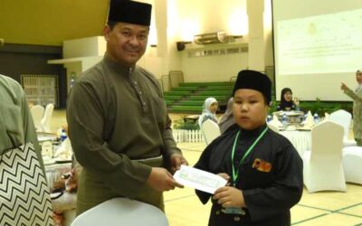CHILDREN OF THE ROYAL BRUNEI ARMED FORCES PERSONNEL WITH DIFFERENT ABILITIES RECEIVE DONATIONS